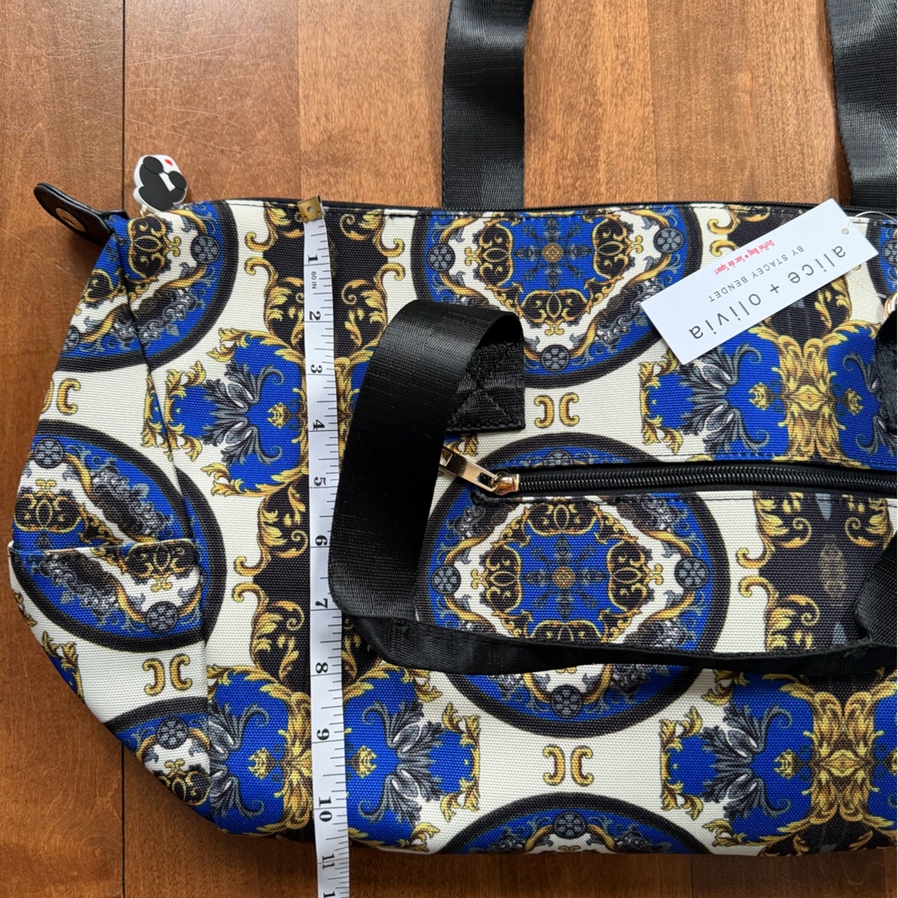 NWT Alice + Olivia Duffel bag in Regal Romance - Picture 4 of 8